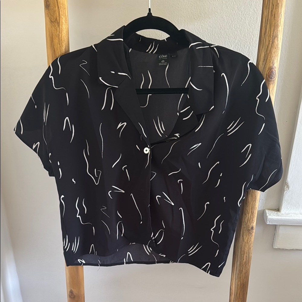 Black and White Graphic Crop Button Down Shirt